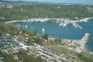 Ski Lodges, Mountain Refuges, Characteristic B&Bs and simply nice places to stay in Italy and the Italian Alps.